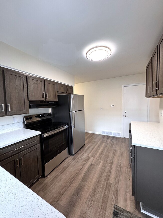 Foto del edificio - 2023 Burton Ave