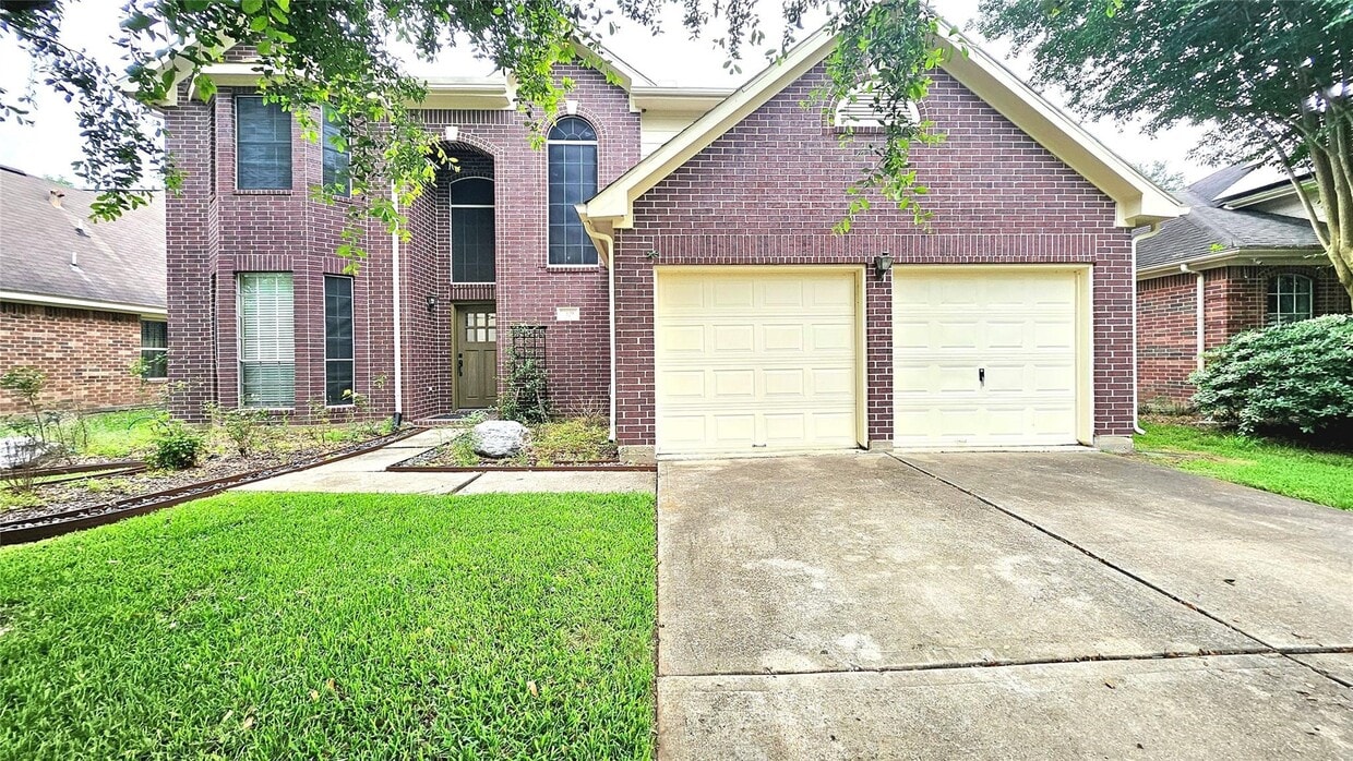 Primary Photo - 3121 English Oaks Blvd