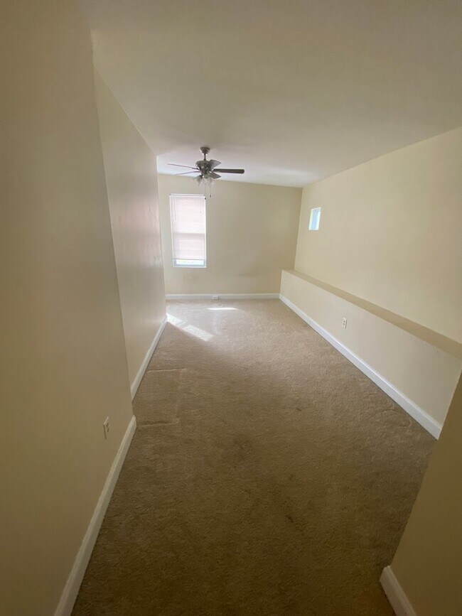 Foto del edificio - Large Home in Park Hills