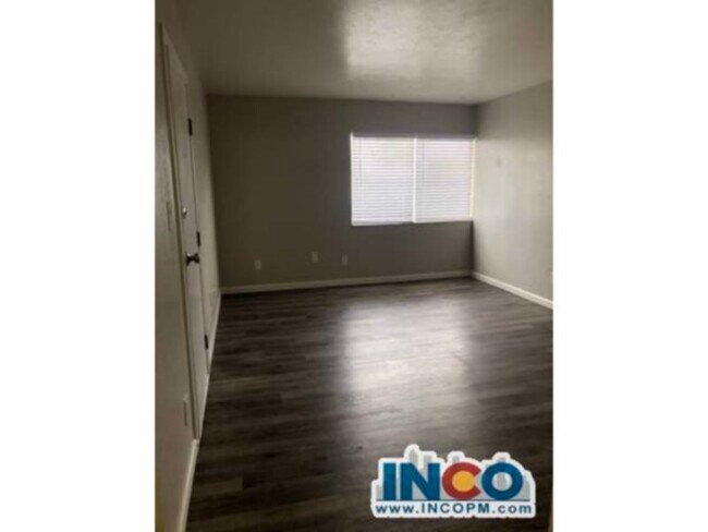 Building Photo - 1 bed 1 bath condo! Recently Remodeled!
