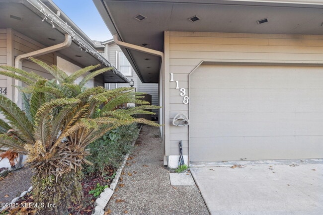 Building Photo - 1138 Fromage Cir W
