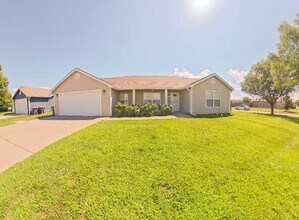 Building Photo - 225 Walters Dr
