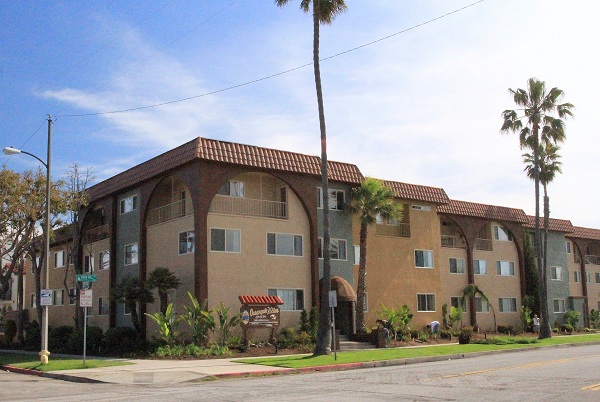 Building Photo - 301 Knob Hill Ave