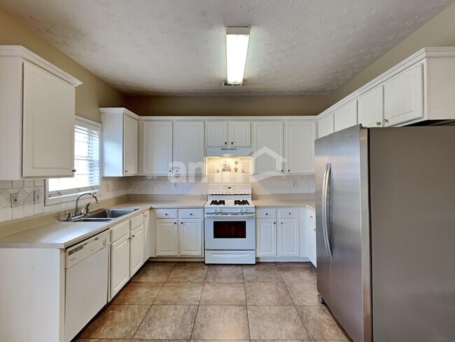 Building Photo - 240 Winthrop Ln