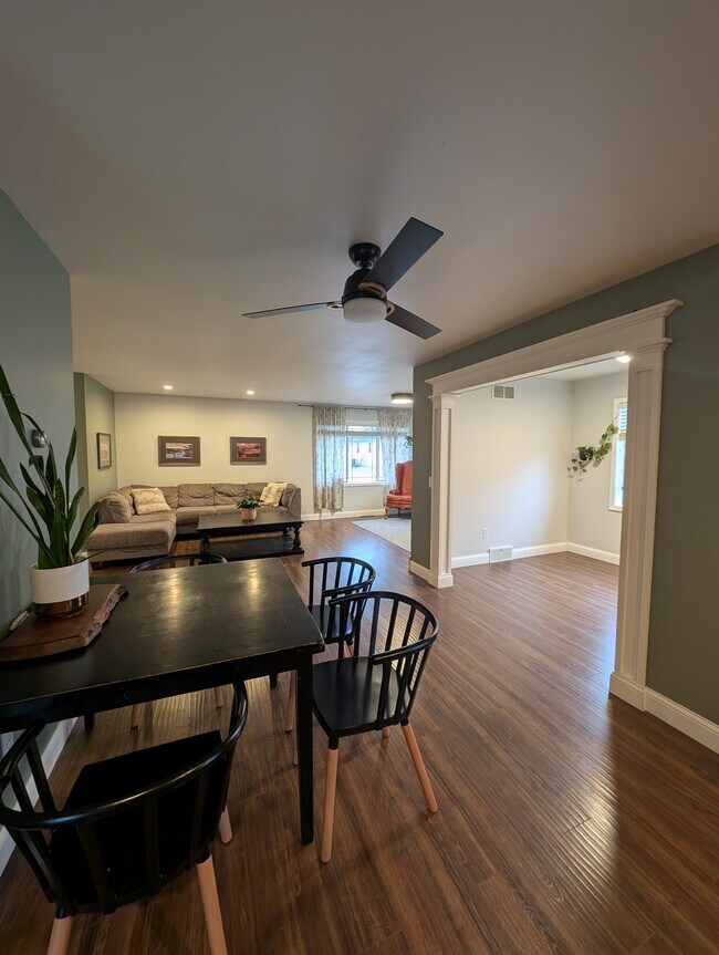 Foto del edificio - 518 Lexington Dr