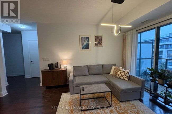 Photo du bâtiment - 21 Clairtrell Rd