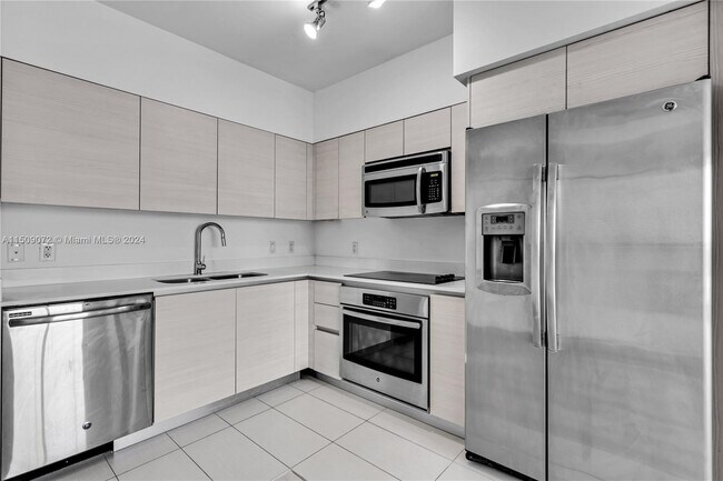 Foto del edificio - 4250 Biscayne Blvd