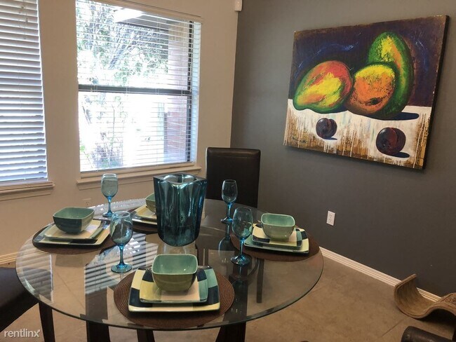 Foto del edificio - 2 br, 2 bath Duplex - 6245 Camelot Drive