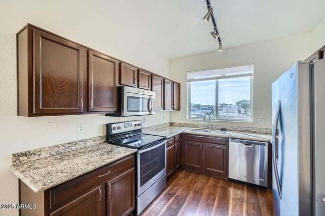 Foto del edificio - 15436 W Port Royale Ln