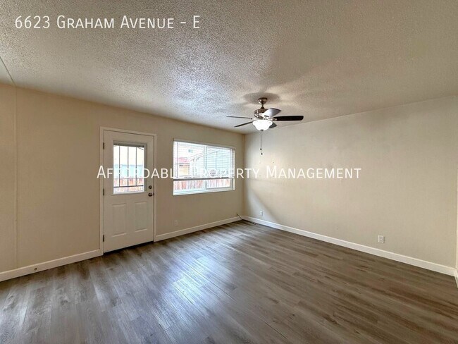 Foto del edificio - 6623 Graham Ave