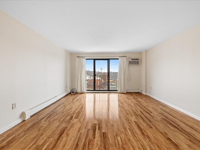 Foto del edificio - 131 Coolidge Ave