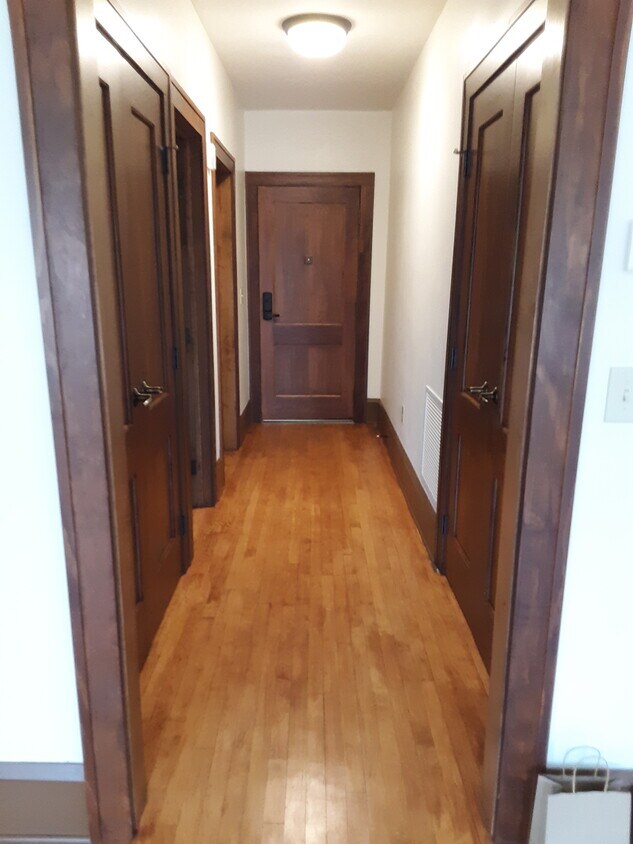 Foto del edificio - 829 E 185th St