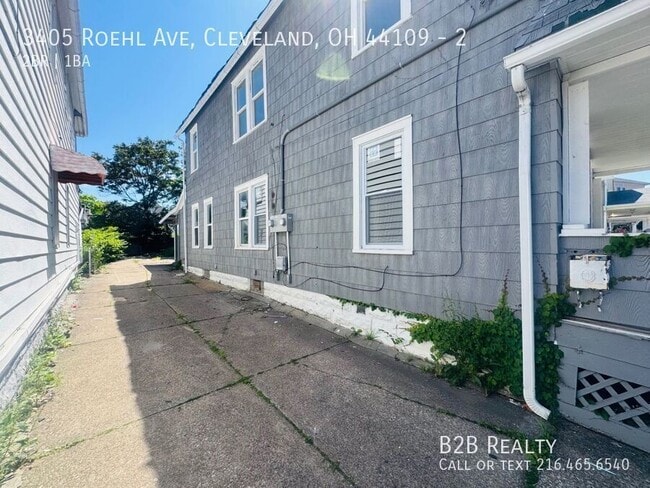 Building Photo - 3405 Roehl Ave