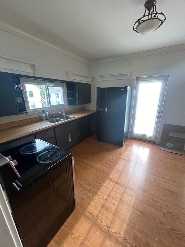 Building Photo - 703 N 12th St