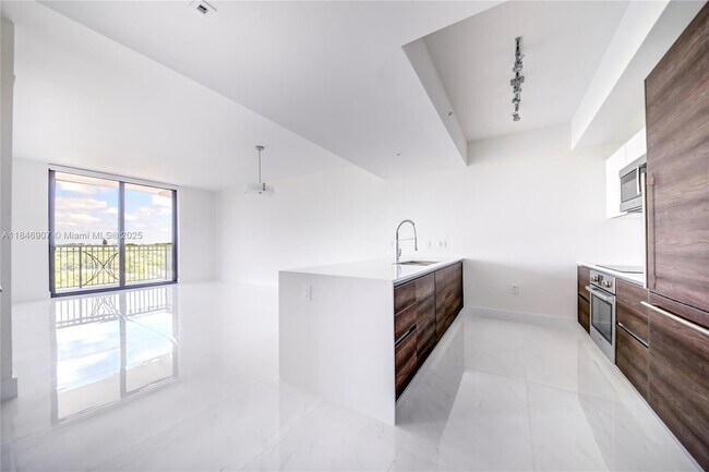 Building Photo - 301 Altara Ave