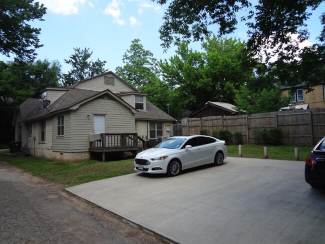 Building Photo - 736 S Fannin Ave