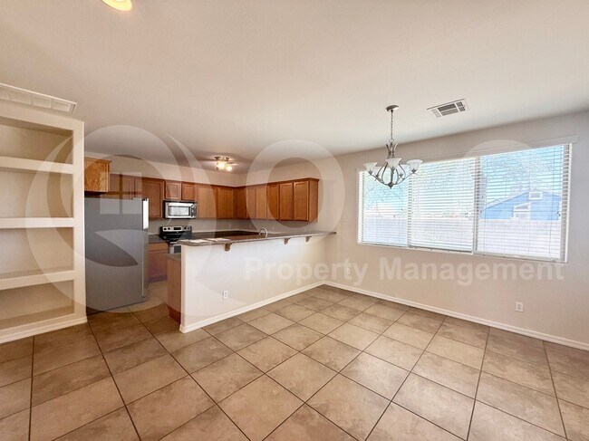 Foto del edificio - 10225 W Camelback Rd