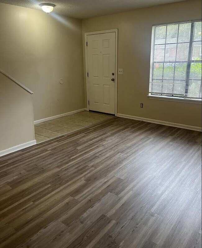 Foto del edificio - 111 Timber Ln