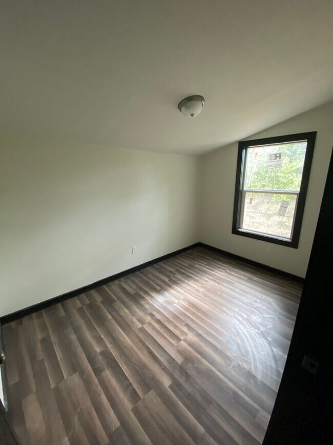Building Photo - Cute 3bedroom 1bath