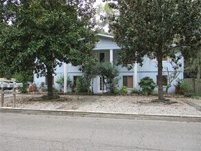 Building Photo - 1048 SW 6th Dr