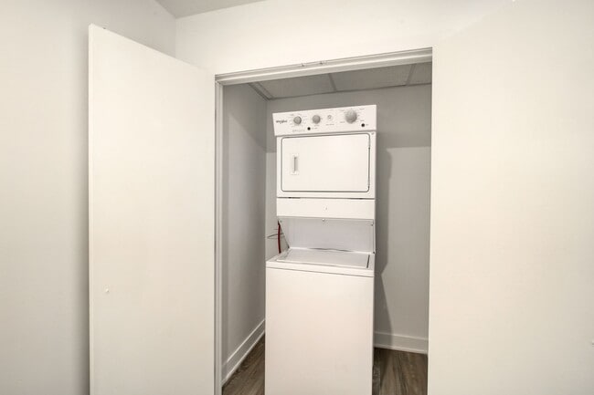 Building Photo - 9675 Av. Papineau