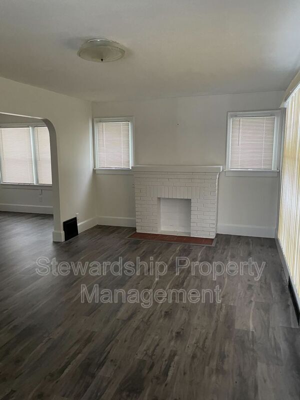 Building Photo - 1738 Ohio Ave NE