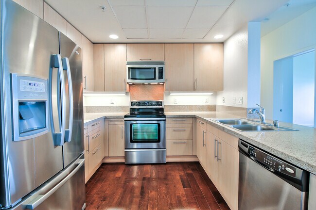 Photo - Unique 1 Bedroom Flat for Rent at Plant 51... Apartment