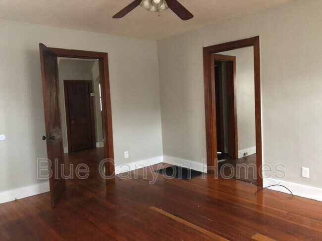 Foto del edificio - 4516 Hillside Dr