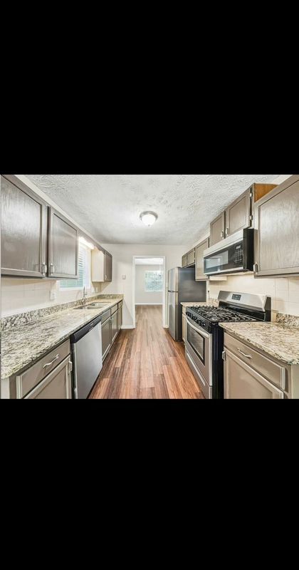 Building Photo - 6613 Crossing Creek Point