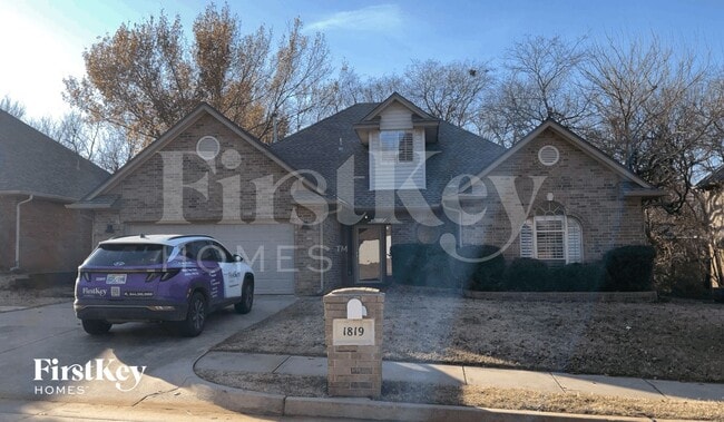 Building Photo - 1819 Chelsea Dr