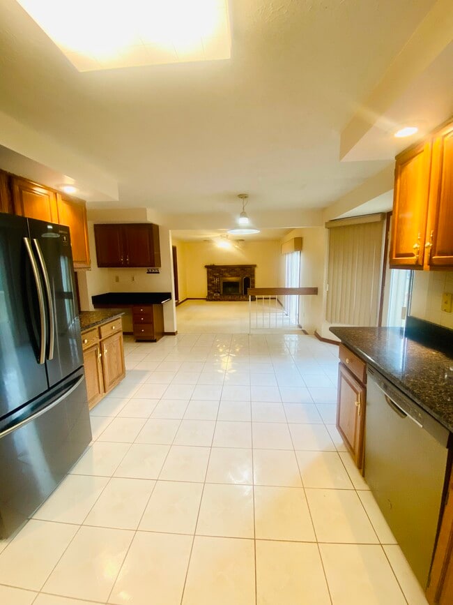 Building Photo - 473 Montvale Ln