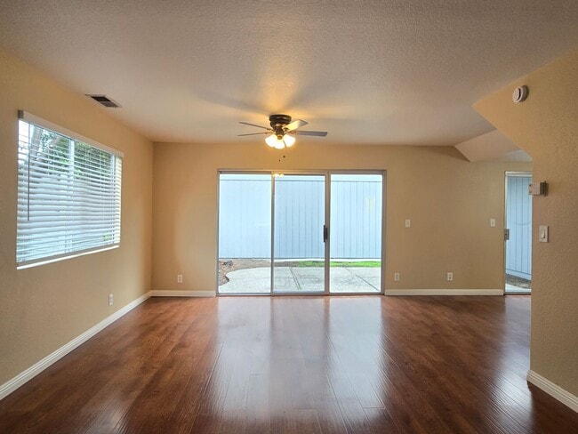 Building Photo - Spacious 2-Story Townhome, Updated Kitchen, New Appliances, Fresh Paint, Laminate Flooring, New C...