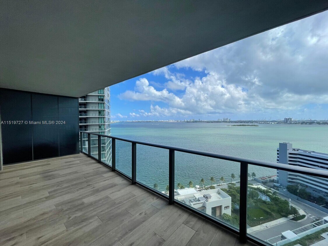 Foto principal - 650 NE 32nd St