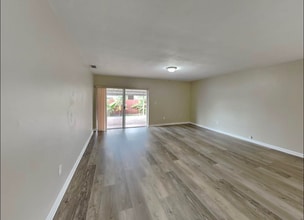 Building Photo - 2610 SW 121st Ave