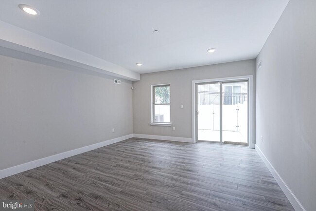 Building Photo - 758 N Uber St