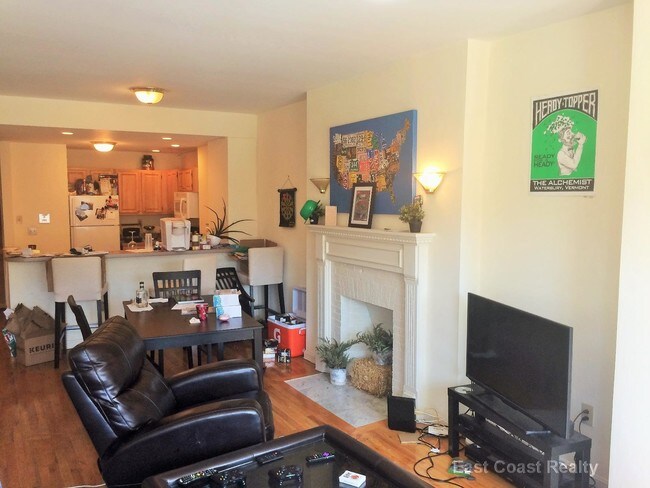 Building Photo - 1406 Beacon St