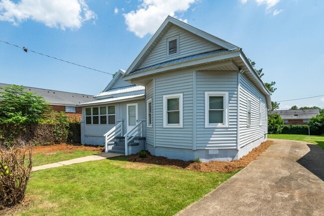 Building Photo - 1105 19th Street Tuscaloosa, AL 35401