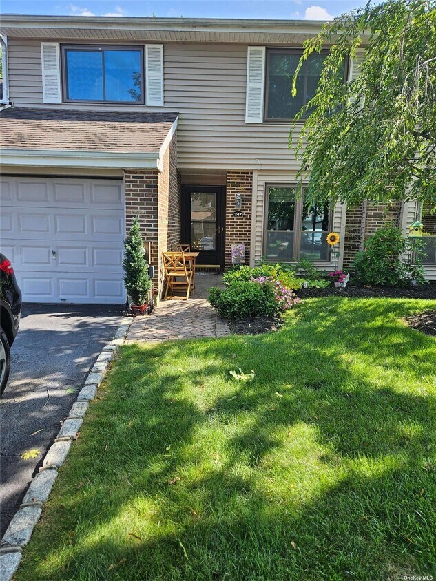 247 Pond View Ln, Smithtown, NY 11787 House Rental in Smithtown, NY