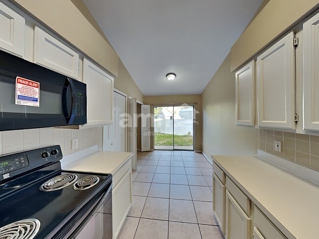 Foto del edificio - 5804 Wayt Ct