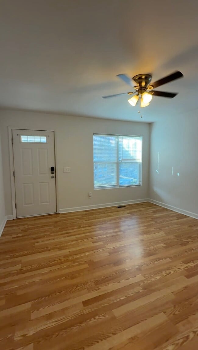Building Photo - 4967 Trent Hill Dr
