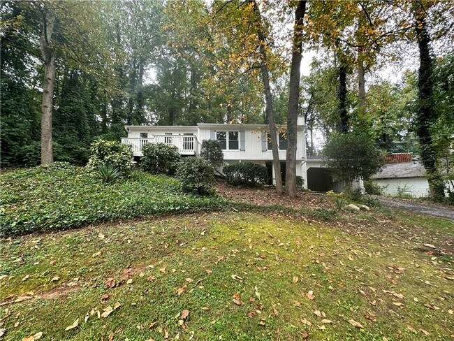 Foto del edificio - 1231 Woodleigh Rd SW
