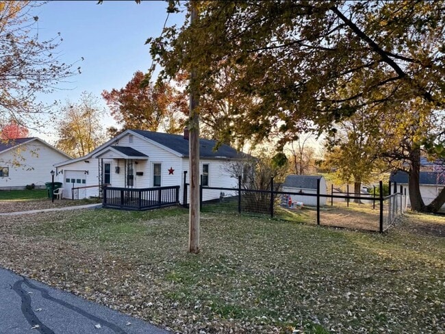 Building Photo - 2 Bedroom in Bloomfield