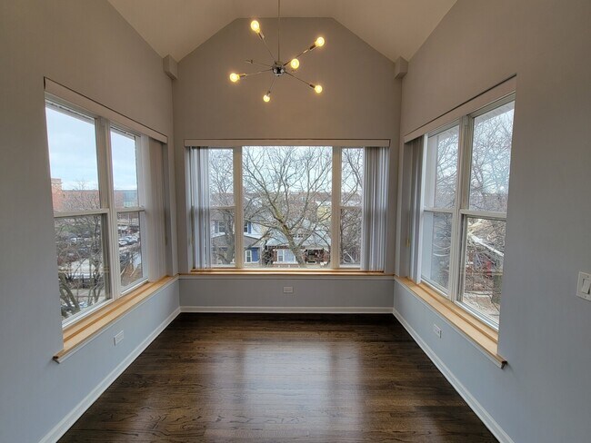 Foto del edificio - 4844 N Spaulding Ave