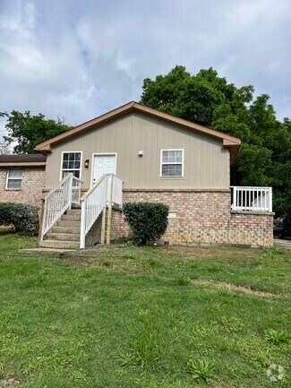 Building Photo - 2741 Jones Ave