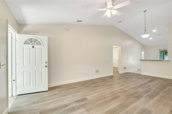 Foto del edificio - 51 Wellwood Ln