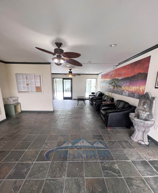Building Photo - Spacious 2 Bedroom 1 Bathroom Upstairs Condo