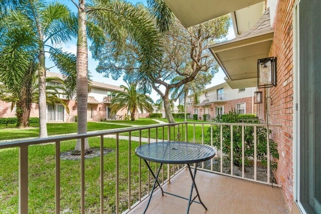 Building Photo - 2037 S Seacrest Blvd
