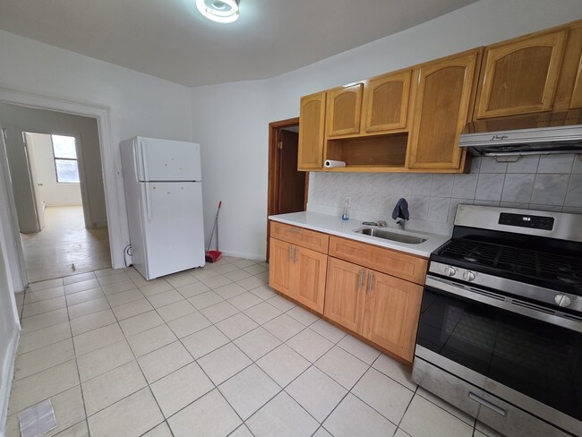 Kitchen - 809 Astoria Blvd