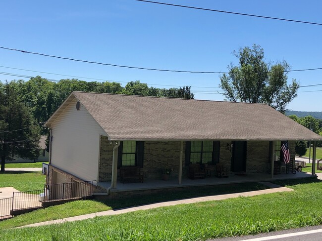 Building Photo - Basement Ranch 4BR/ 3BA 2 Car Garage