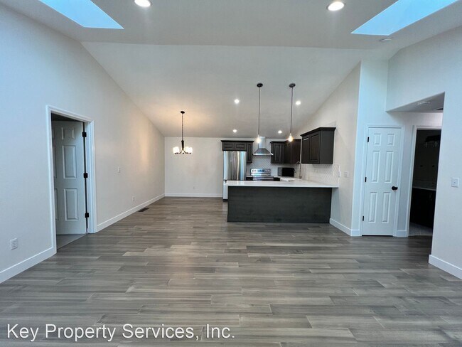 Building Photo - 2 br, 2 bath House - 5120 NE 76th Ave